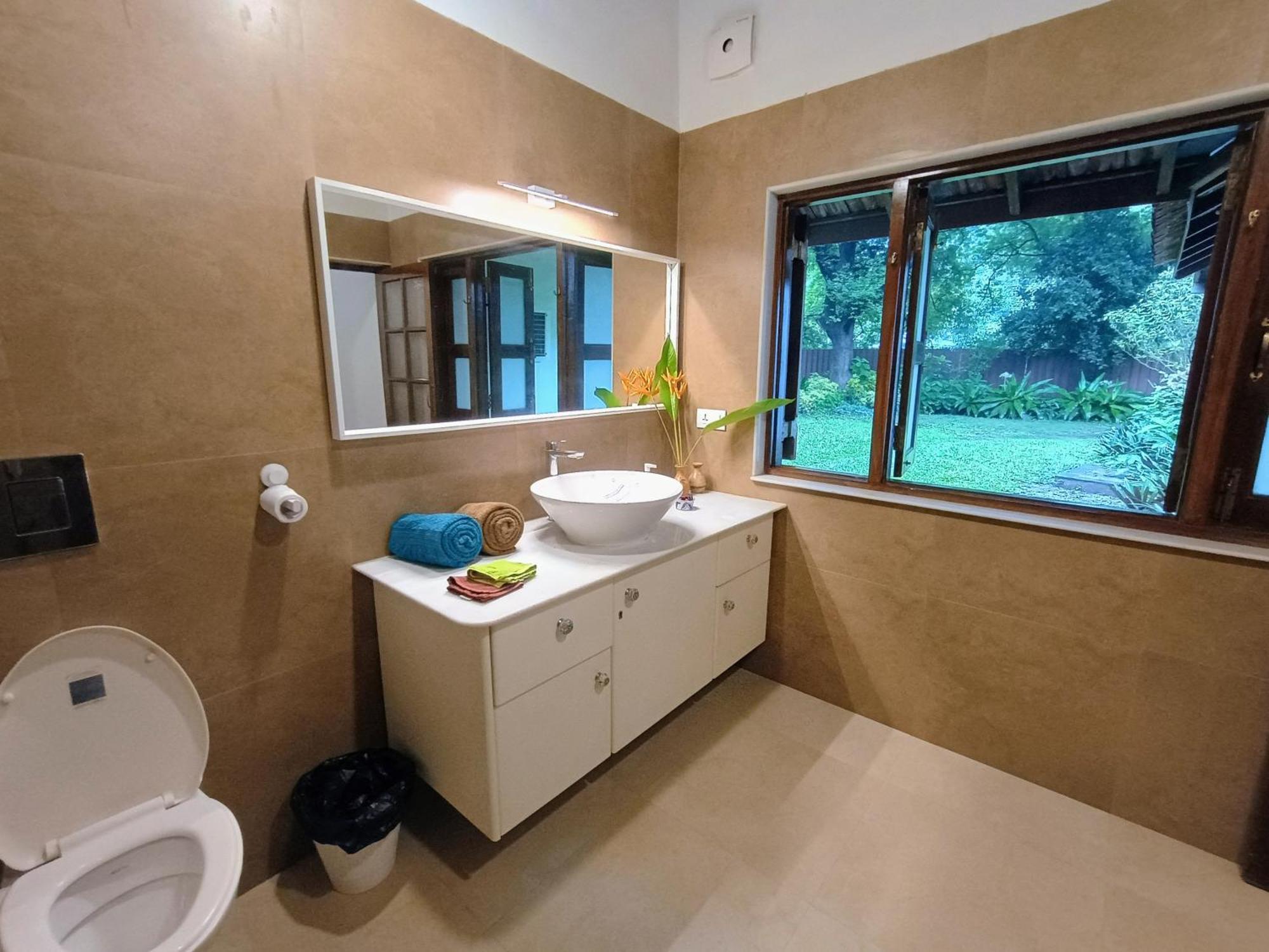 Banyan House - Luxurious 4 Bedroom Villa On One Acre, Near The Beach Nagaon  Zewnętrze zdjęcie